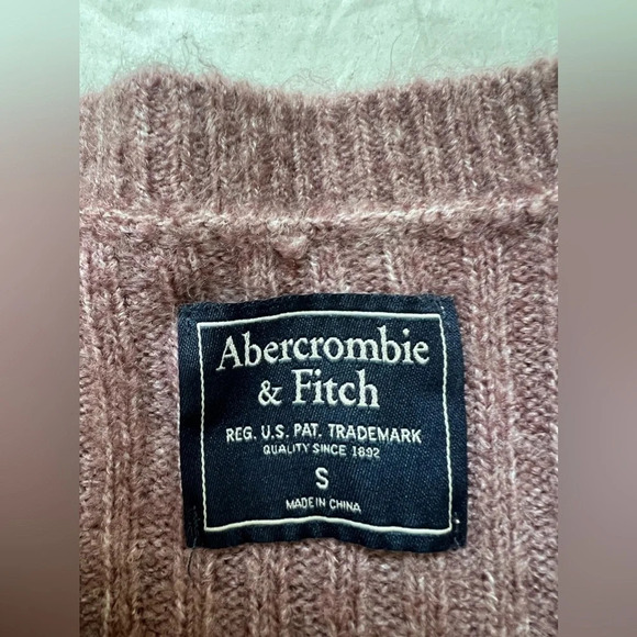 Abercrombie & Fitch Cold Shoulder Sweater Purple Mauve Womens Small Crew Neck - Picture 6 of 6